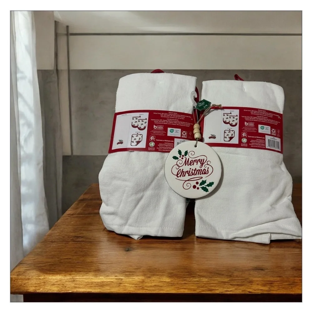 Christmas Kitchen Gift Bundle | Oven Mitts, Pot Holders & Decorative Tins | NWT